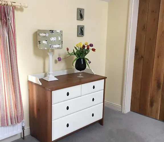 לינה וארוחת בוקר Curlew Barn 3*